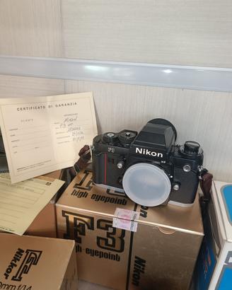 Macchina fotografica Nikon F3 Hp con accessori