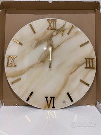 Orologio moderno da appendere a parete di casa