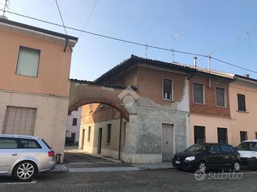 CASA DI CORTE A CORTEOLONA E GENZONE
