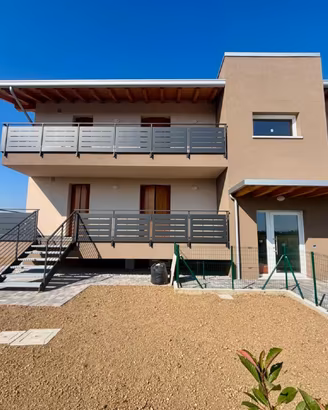 MODERNA ABITAZIONE CON GIARDINO - NUOVA REALIZZ...