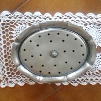 Soprammobile in peltro lucidato e verniciato