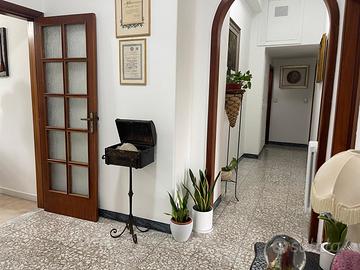 5° Piano con ascensore, 4 vani V.Fratelli Mellone