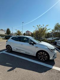 Renault Clio Ibrida Edizione Limitata 