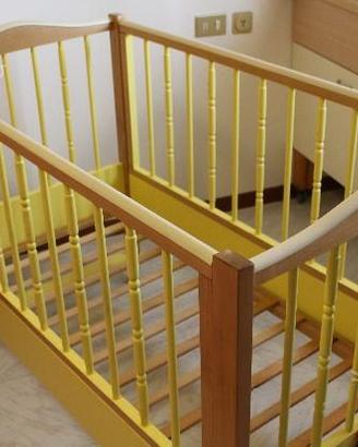 Lettino in legno di faggio per bambini