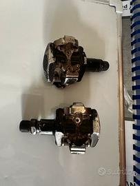 Pedali con attacco scarpe