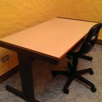 Tavolo scrivania lavoro ufficio