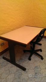 Tavolo scrivania lavoro ufficio