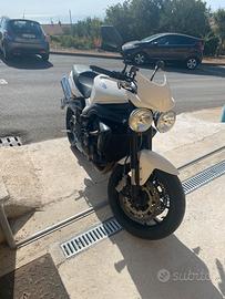 Triumph speed triple 1050