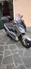 Yamaha x-max 250