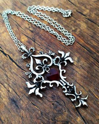 Collana con CROCE e RUBINO a CUORE Stile Goth Dark