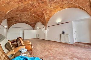 2 LOCALI A CARMIGNANO