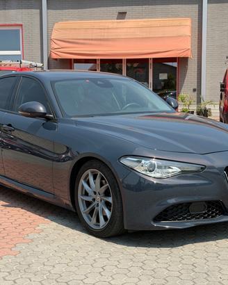 Alfa Romeo Giulia 2.2 INTERNI ROSSI 180 CV AT8