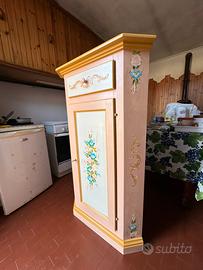 Angoliera nuova 90* in legno decorata a mano