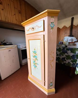 Angoliera nuova 90* in legno decorata a mano