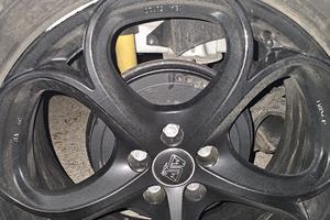 Cerchi da 18° sono 5x100 con gomme invernali 225 4