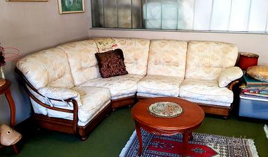 Divano Ang. struttura in legno, fattura artigiana