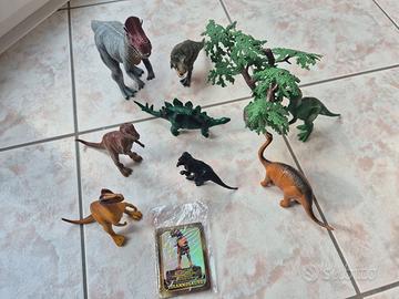 Set dinosauri, 8 animali con albero e carte 