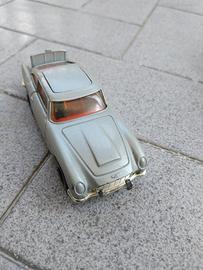 ASTON MARTIN  JAMES BOND CORGI TOYS 