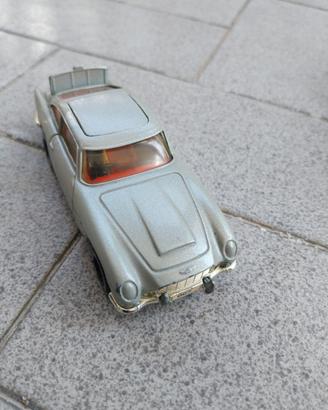 ASTON MARTIN  JAMES BOND CORGI TOYS 