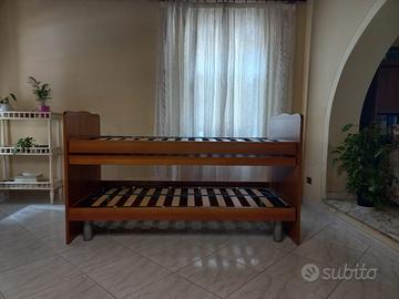 Letto a castello con scrivania estraibile