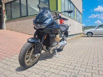 Moto Guzzi V100 Mandello