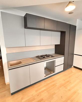 Cucina GRIGIA lineare - Mobili e lavastoviglie