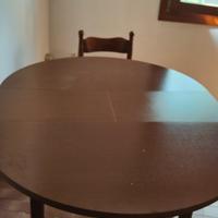 Tavolo rotondo con 4 sedie
