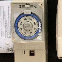 Interruttore orario giornaliero Finder Type 12.01