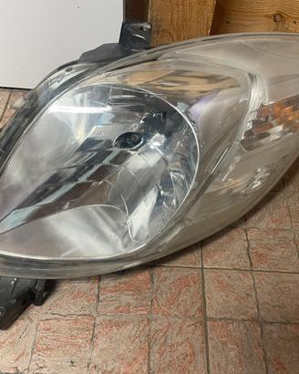 FARO / FANALE ANTERIORE ALOGENO TOYOTA YARIS  2006