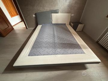 Letto moderno come nuovo