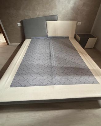 Letto moderno come nuovo