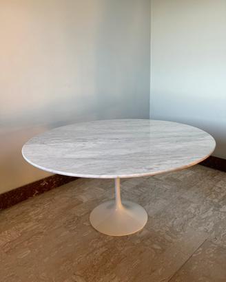 Tavolo tulip  knoll international  marmo carrara