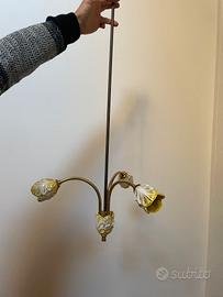 Lampadario con fiori gialli in ceramica
