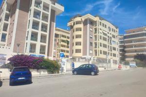 Sassari Via Carlo Felice box auto