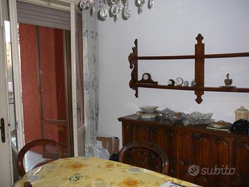 Credenzina con piattaia