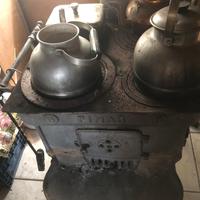 Vecchia stufa a legna