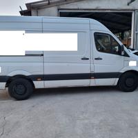 Mercedes sprinter incidentato