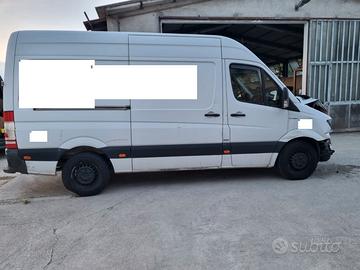 Mercedes sprinter incidentato