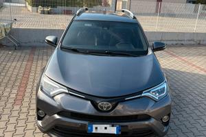 TOYOTA RAV4 Full-Optional DEL 2017 GASOLIO