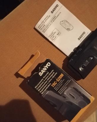 Registratore Sanyo con tre microcassette 