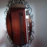 Specchio con contorni in ferro