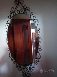 Specchio con contorni in ferro