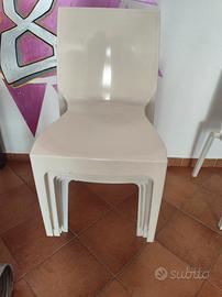 sedie bianche 