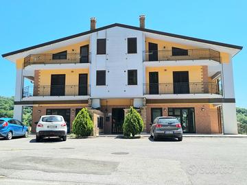 Trilocale arredato con terrazzo e box auto