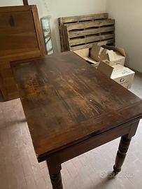 Tavolo in legno massello