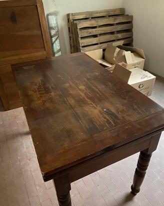 Tavolo in legno massello