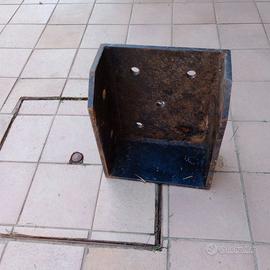 Staffe  portanti  per travi in legno lamellare