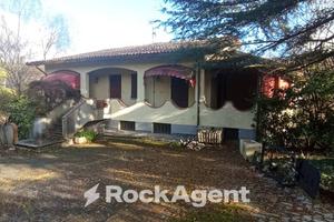 VILLA PANORAMICA CON GIARDINO E SPAZI PER VIVERE E