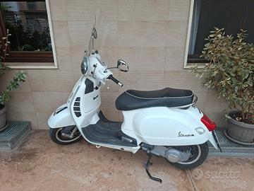 Vespa Piaggio 300 Gts Super