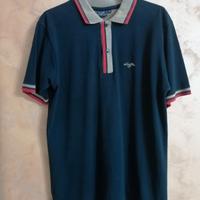 Polo uomo blu con colletto.